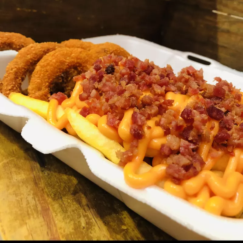 Porção de onion c/ fritas