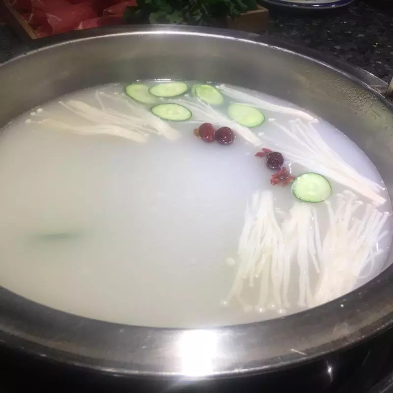 CALDO DE HONGOS 菌菇汤锅