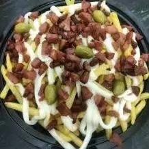Porción de corazón y papas fritas,