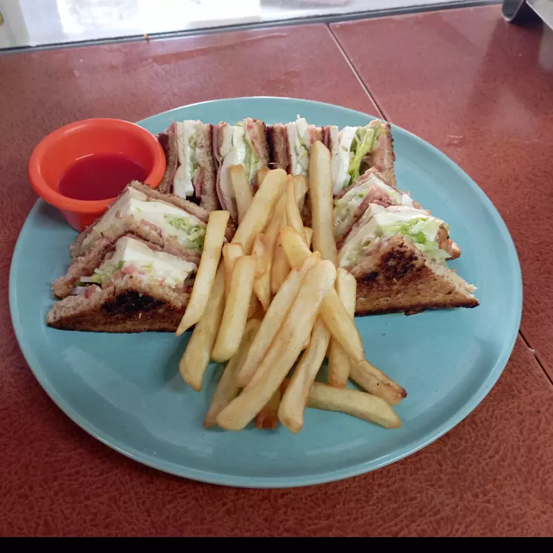 Sándwich Club Ligero.