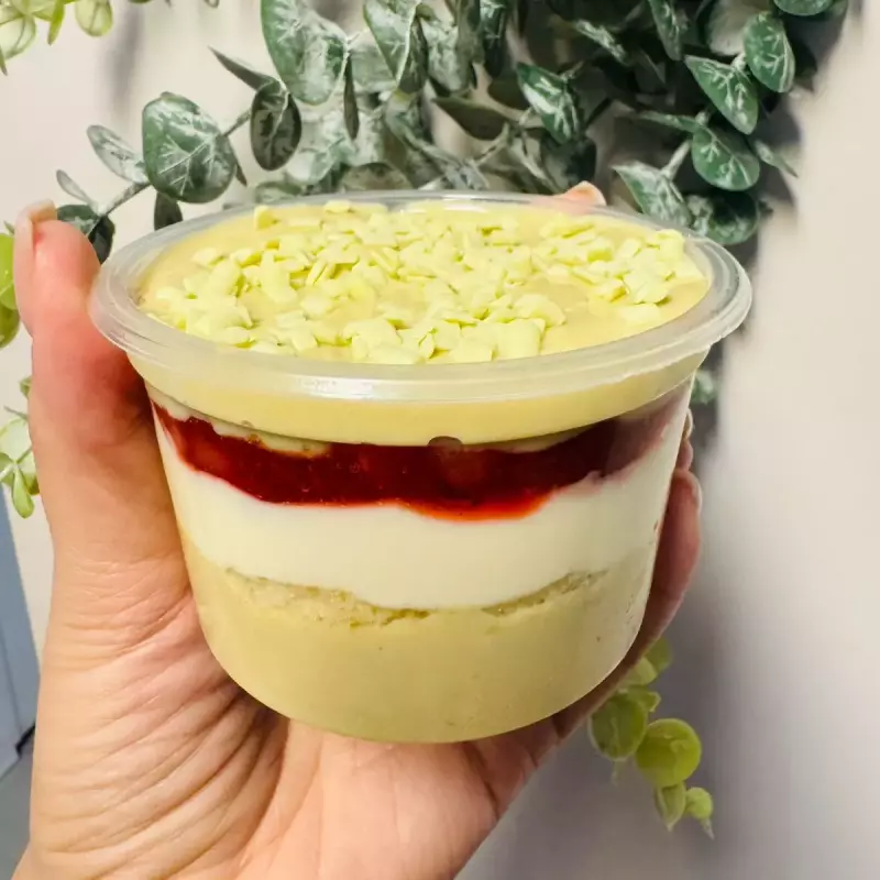 Pistache com geleia de morango