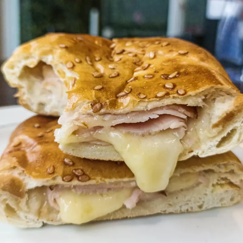 Mistinho de peito de peru com queijo