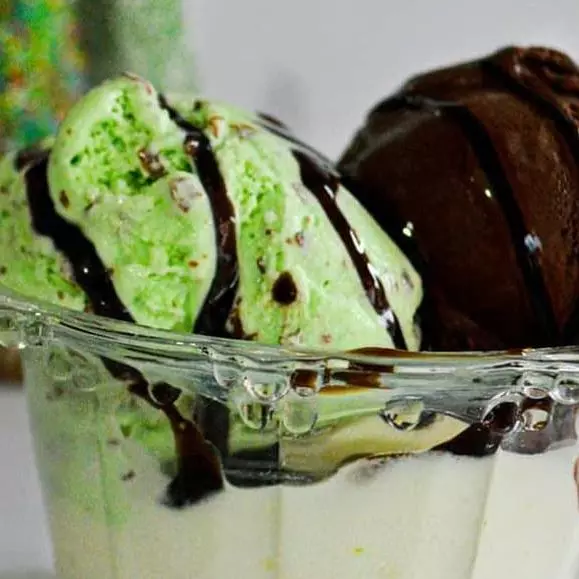 Sorvetes e chocolate gelado