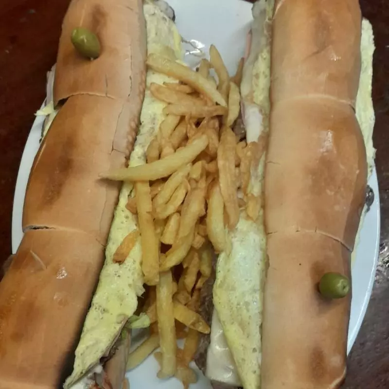 2 super sándwich de milanesa