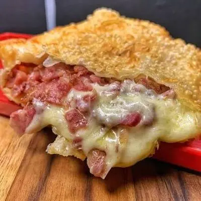Pastel Calabresa com queijo
