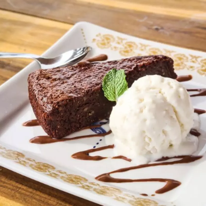 Bolo de Chocolate Cremoso com Sorvet