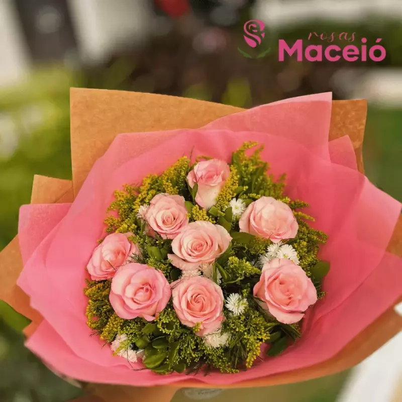 Buquê com 8 rosas na cor rosa