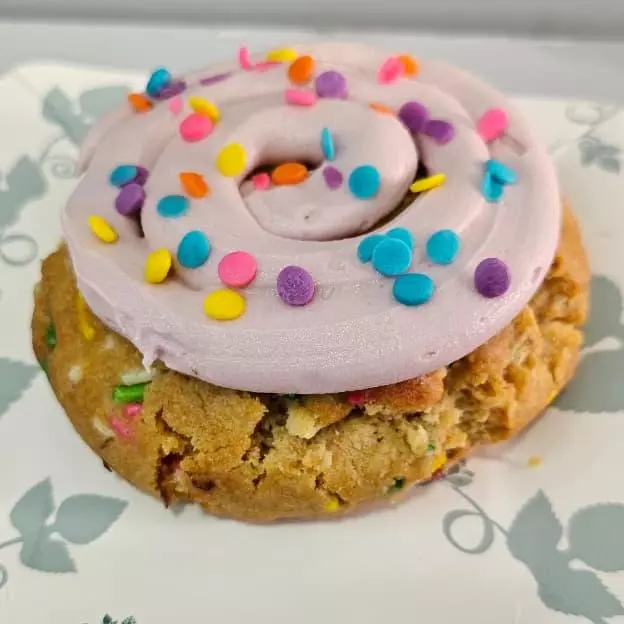 CONFETTI CAKE