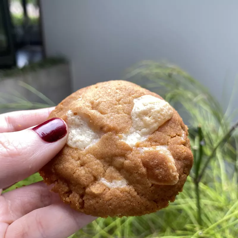MINI Cookie com gotas de chocolate branco