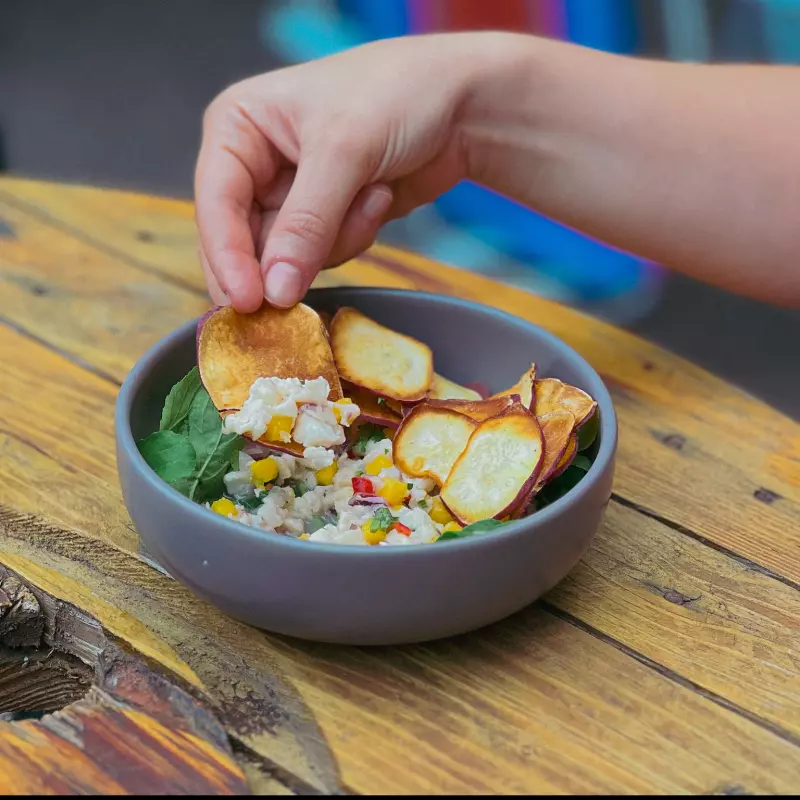 Ceviche com Chips de Batata Doce