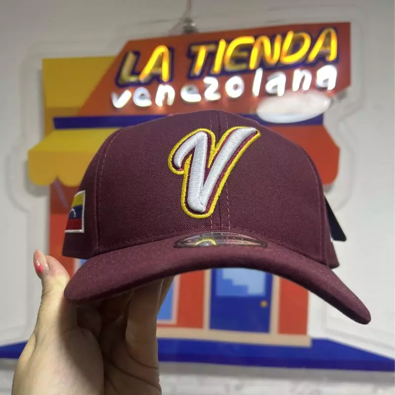 Gorra V vinotinto New era curva