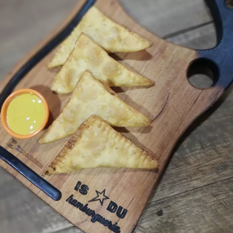 Pastelzinho Queijo Brie