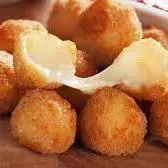 Bolinha de Queijo com Requeijão