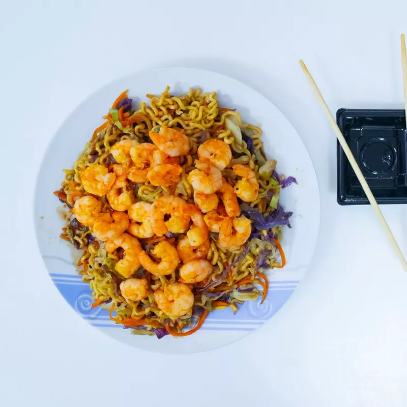 Yakisoba de Camarão