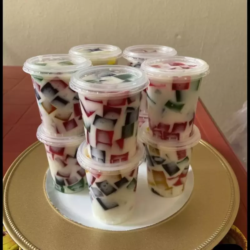 Gelatina con crema, fruta y nuéz