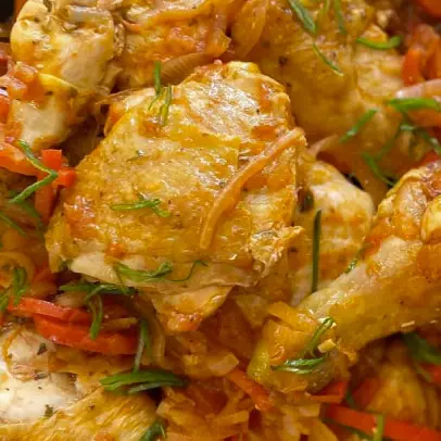 POLLO A LA PORTUGUESA + GUARNICIÓN