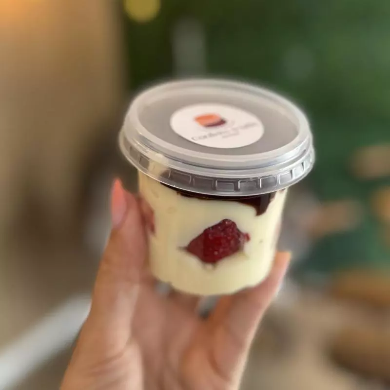 Bombom de morango aberto