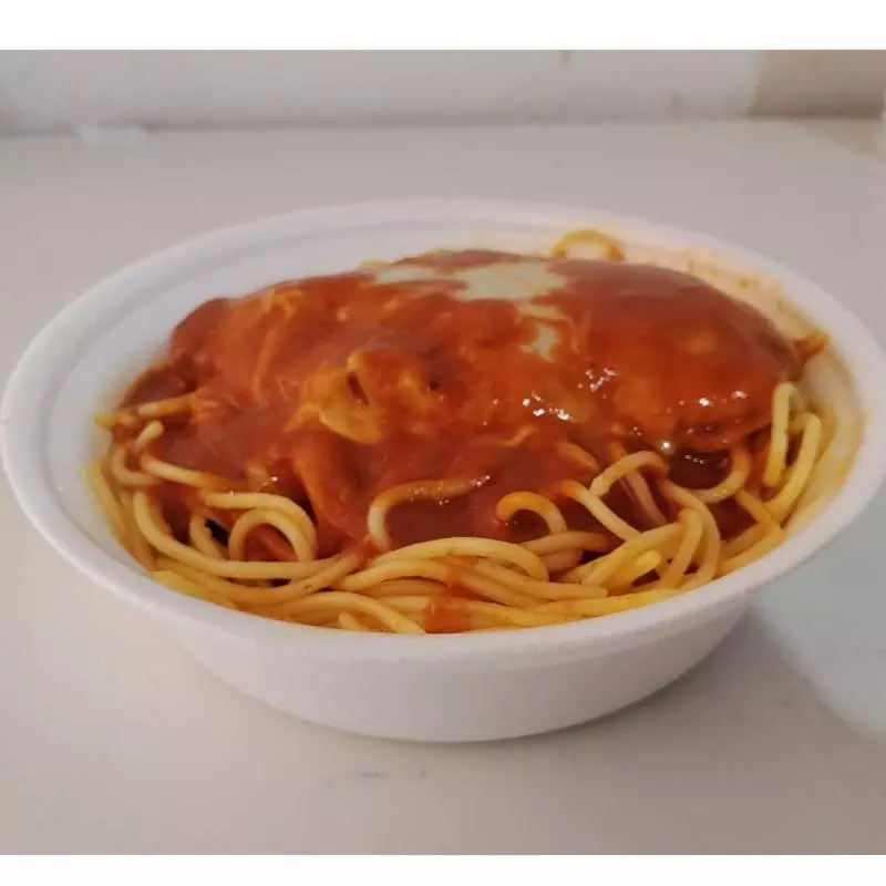 Parmegiana com macarrão