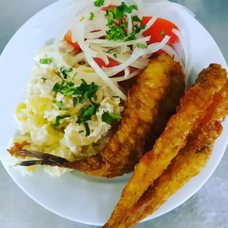 Pescada frita con dos acompañamiento