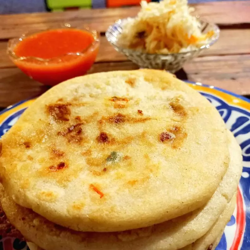 Pupusa mixta