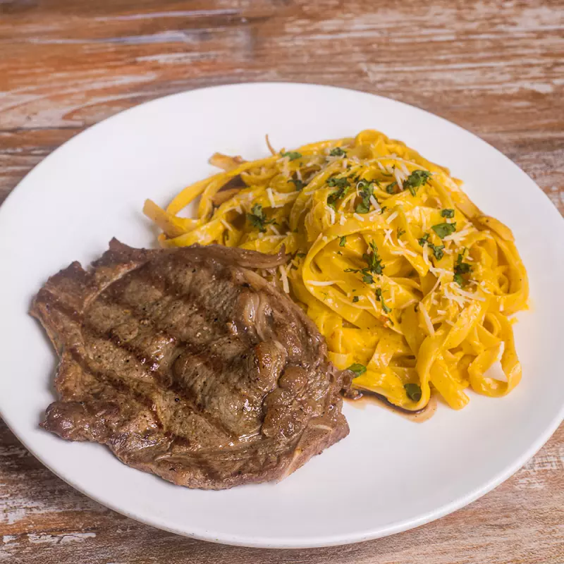 Churrasco c/ Fetucc Huancaína