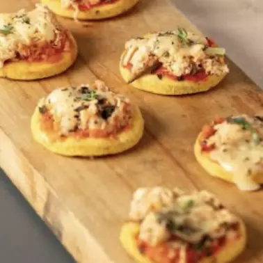 Mini Pizza de Frango com Requeijão