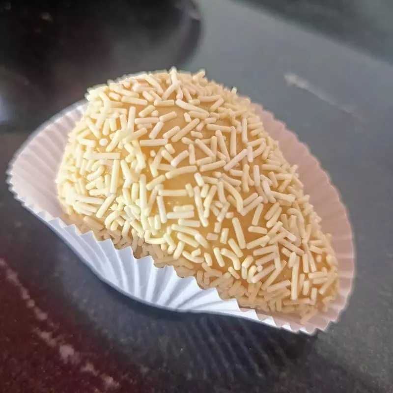 Coxinha d morango ( ninho e vermicel