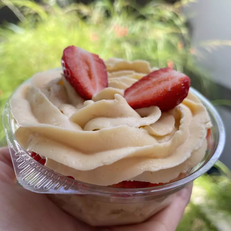 Bolo de ninho com morango