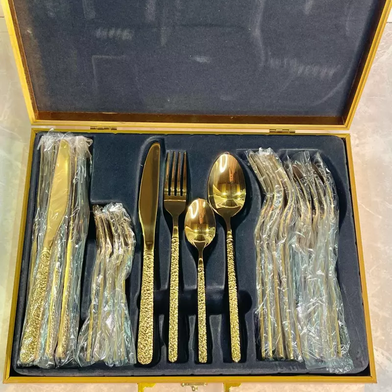 CUBIERTOS CON ESTUCHE  REF 16463-5