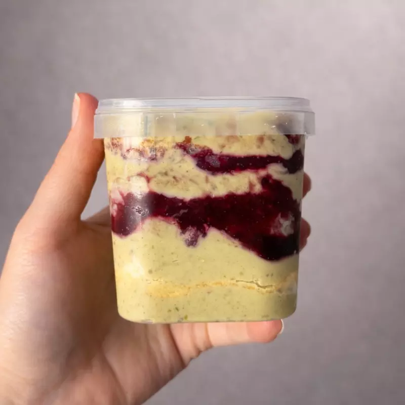 Bolo Pistache e Frutas Vermelhas