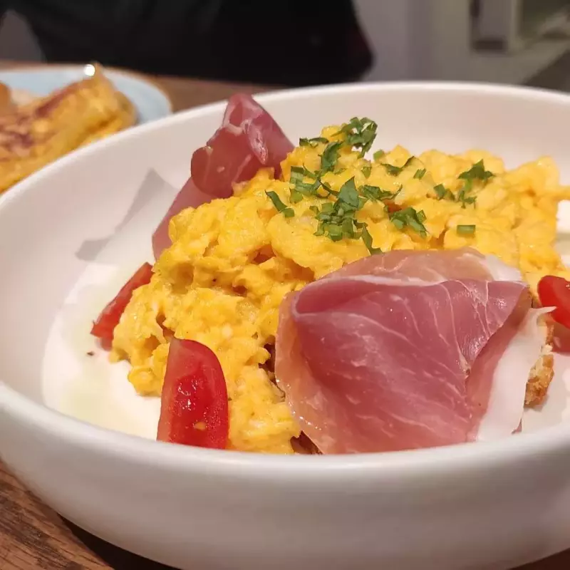 Simple Prosciutto Scrambled eggs