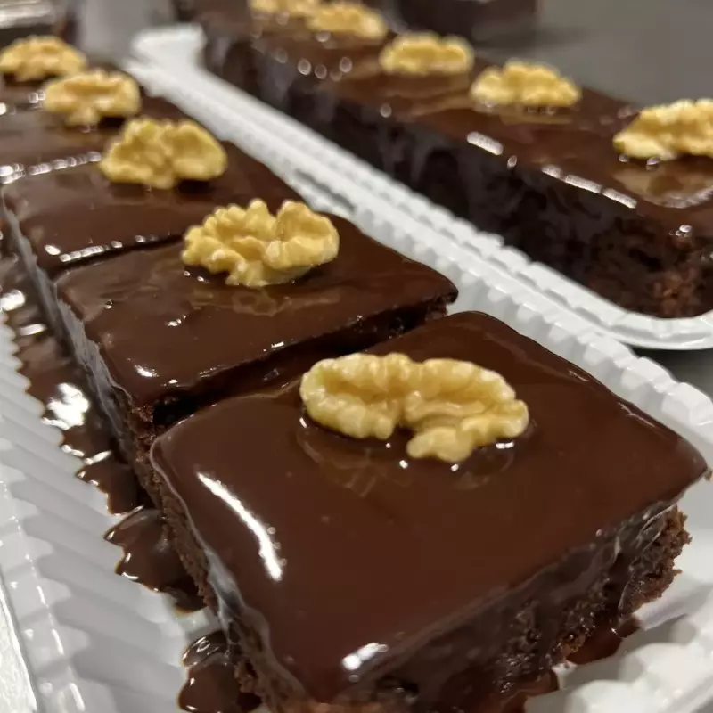 Brownie c/ choc.- forma c/ nozes