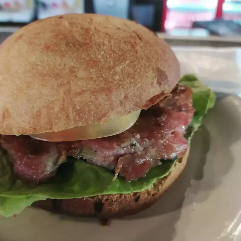 PÃO DE BATATA COM LINGUIÇA