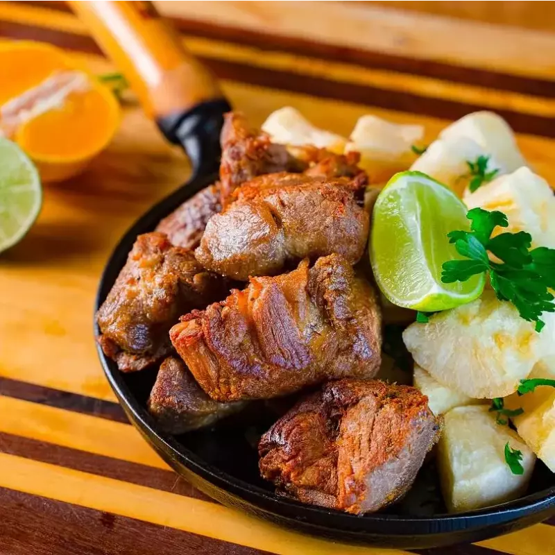 Carne de Lata com mandioca