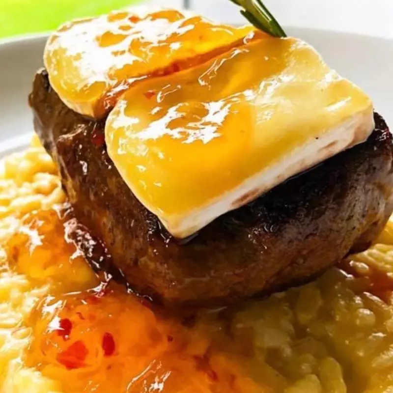 FILÉ MIGNON AO BRIE