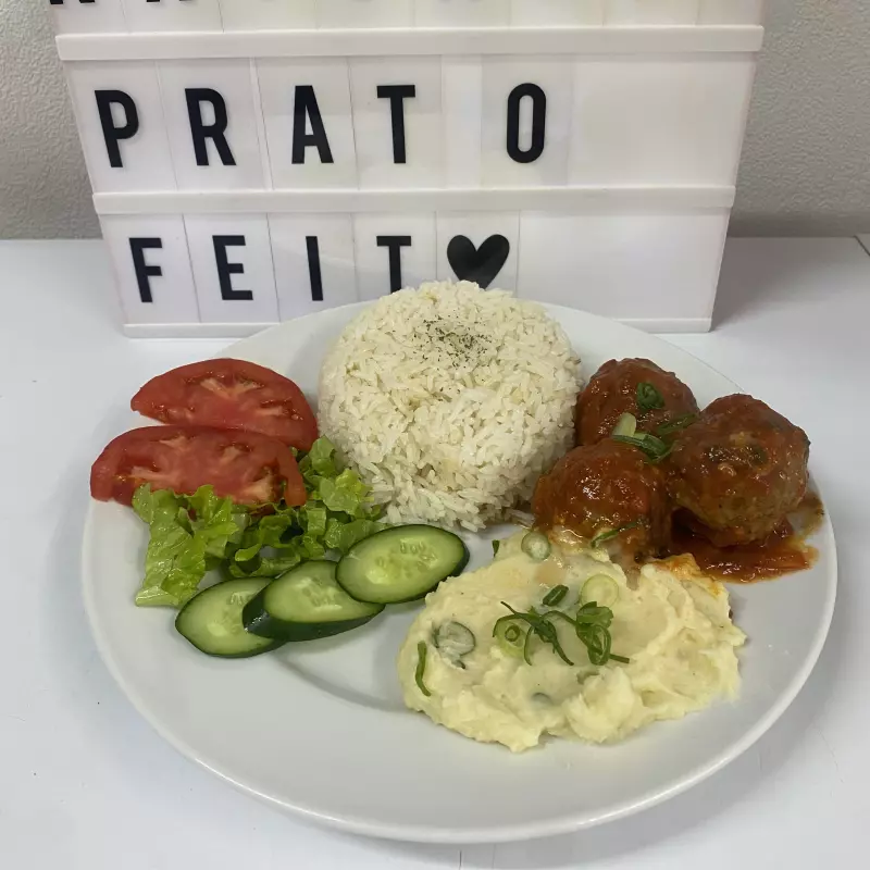 Almôndegas recheadas com queijo