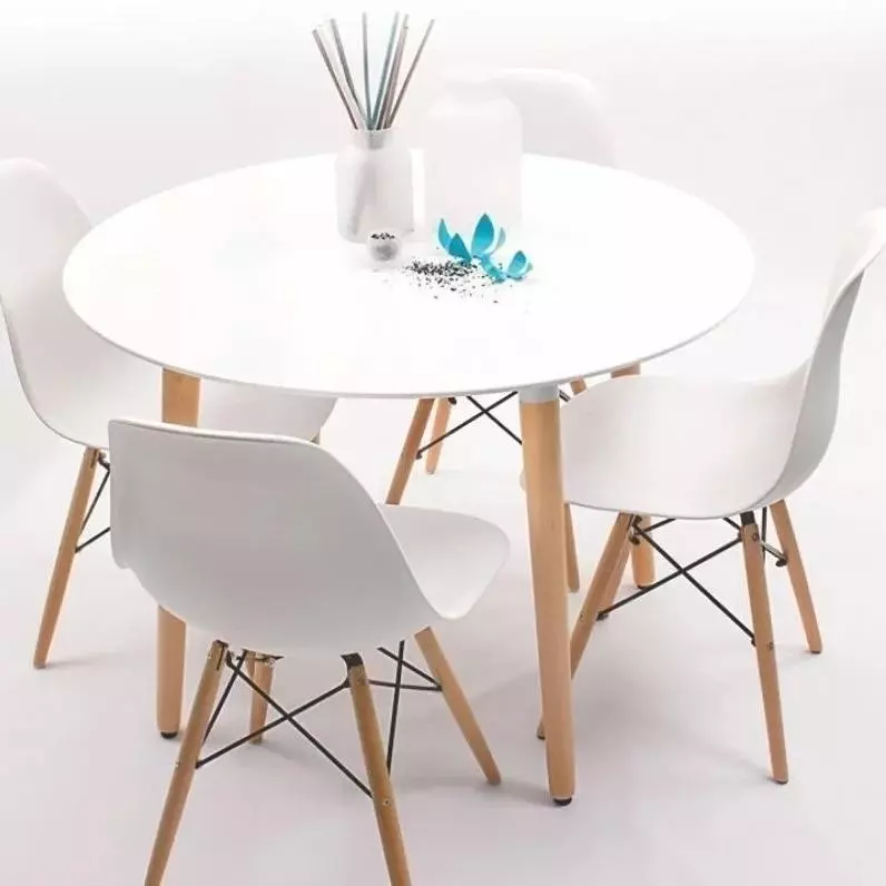 Mesa de 90cm nórdica+4 sillas eames