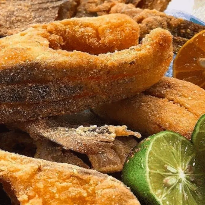 PEIXE FRITO EM POSTA