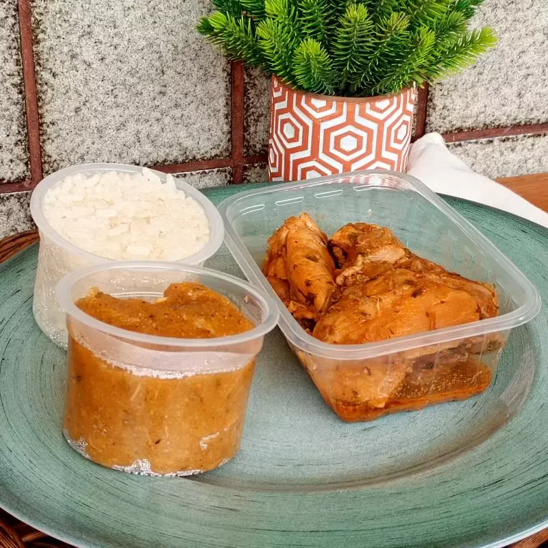 Sobrecoxa/peito cozido com pirão