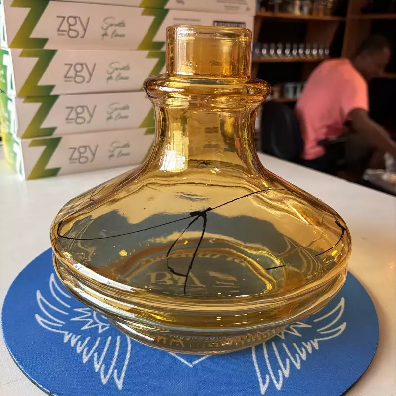 VASO ALADIN DOURADO COM LINHA PRETAS