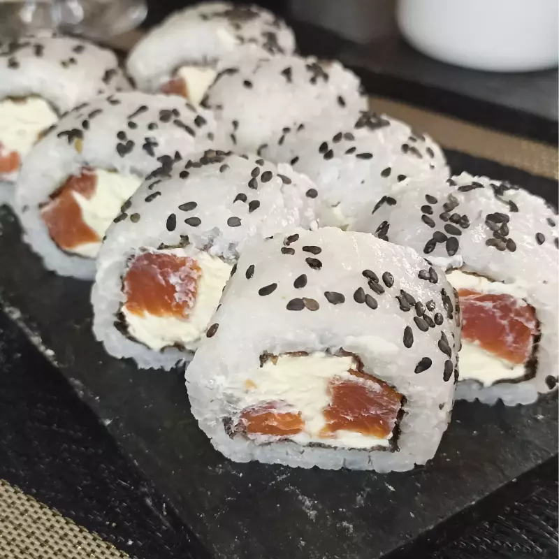 Dos Salmones Roll
