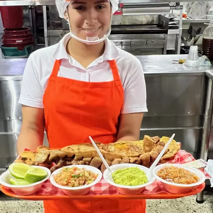 CHICHARRÓN 100 PIES