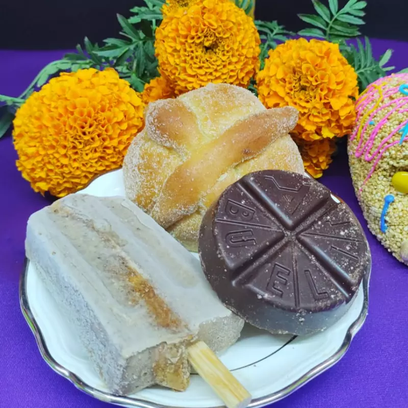 CHOCOLATE ABUELITA CON PAN DE MUERTO