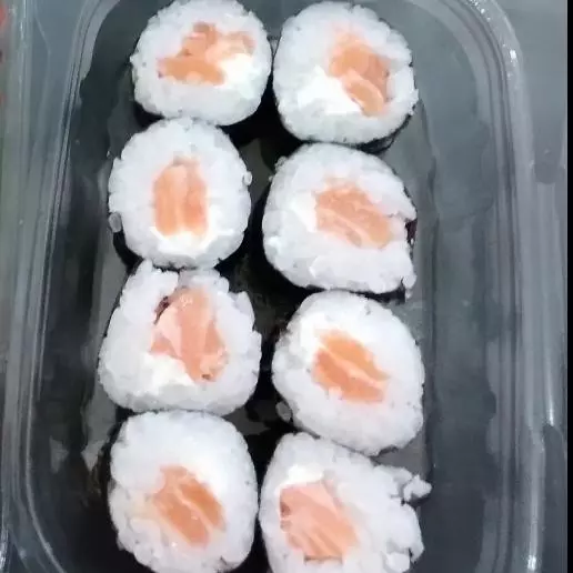 Filadélfia(salmão cru e crem chess)