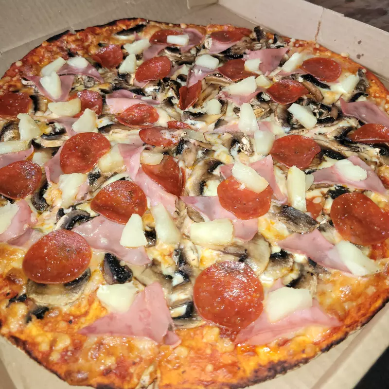 ERIKA PIZZA  A LA LEÑA