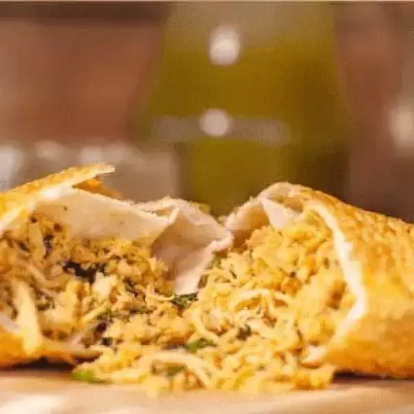 Pastel de frango Com queijo