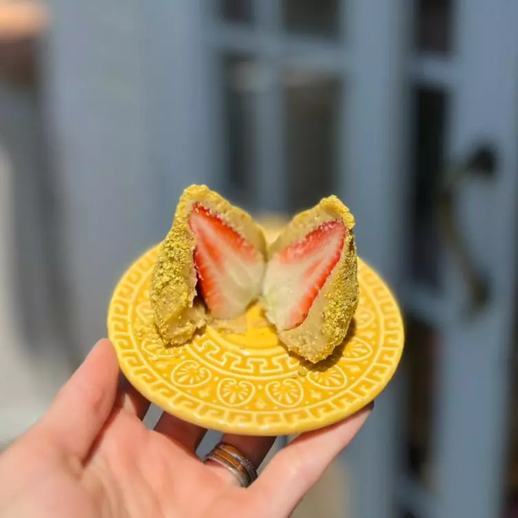 COXINHA DE PISTACHE COM MORANGO LC