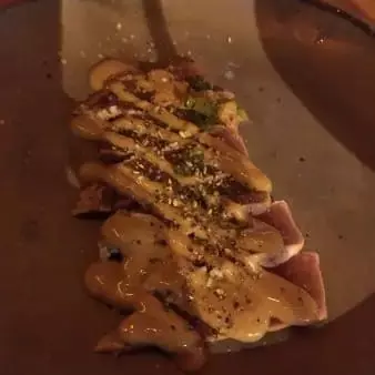 Tartaki de salmão maçaricado