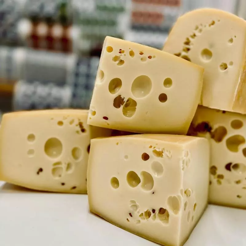 Embaúba  • Inspirado no Emmental