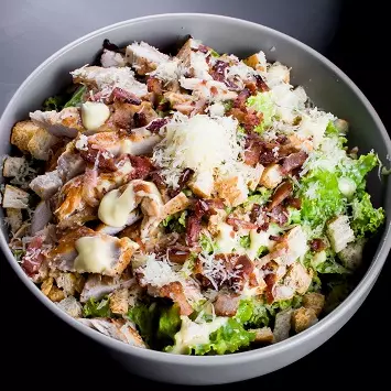 Ensalada cesar con Pollo